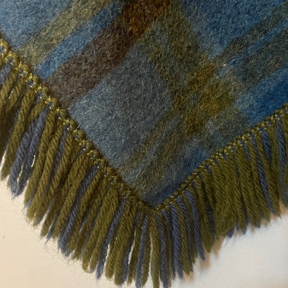 PIONEER Wear Blue and Green Plaid Poncho - Picture 5 of 7